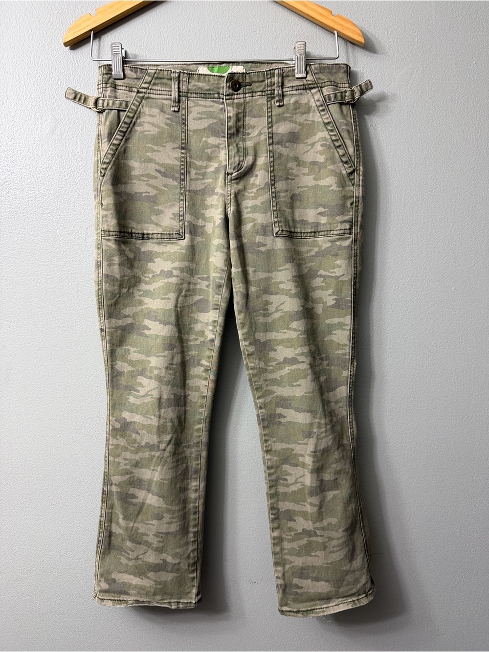 Anthroplogie Womens Cropped Capri Pants Size 28 Camo Green Pockets
